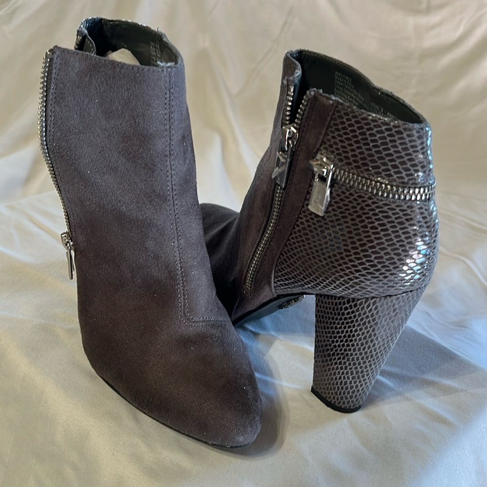 Gray women’s suede & leather snake print boots. Jennifer Lopez barely worn